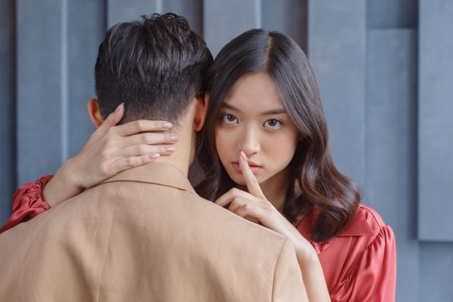 駐在中の夫の行動